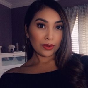 Meet your Posher, Leanna